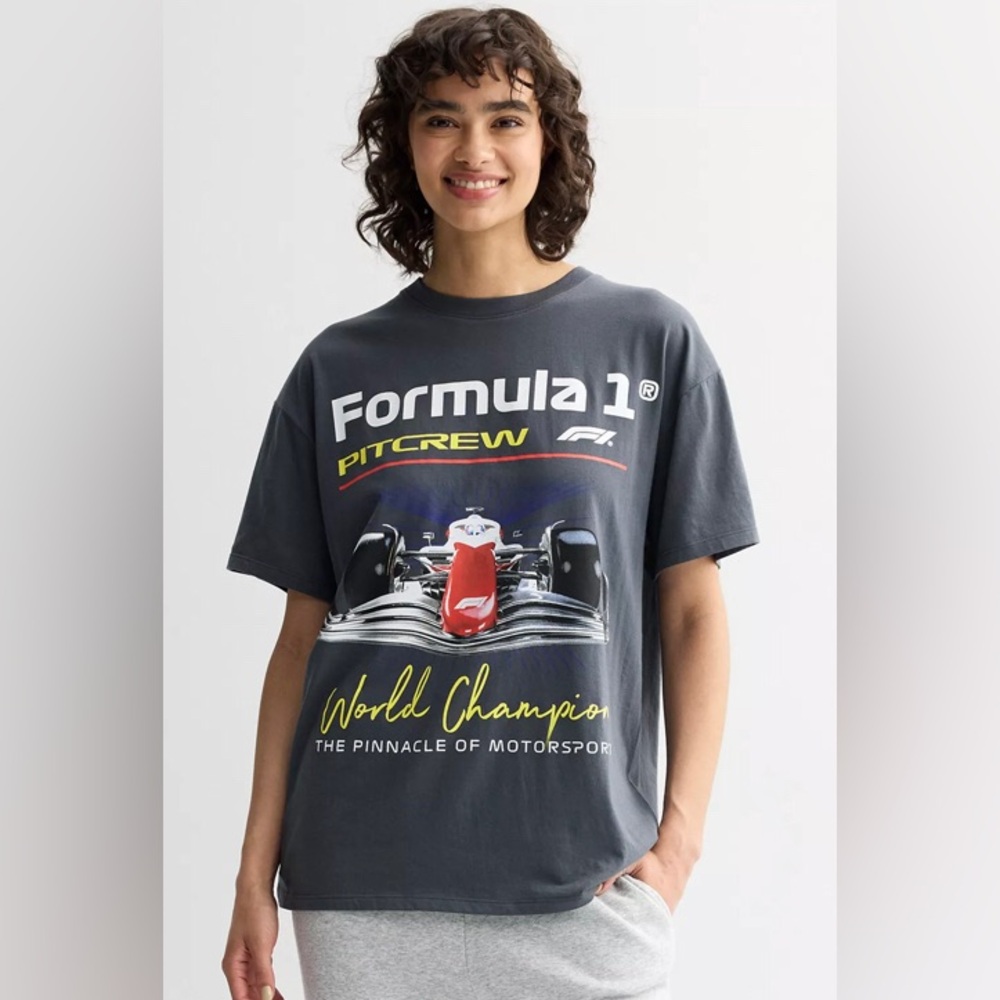 Formula 1 Pitcrew Juniors XL Oversized Graphic Tee. NEW